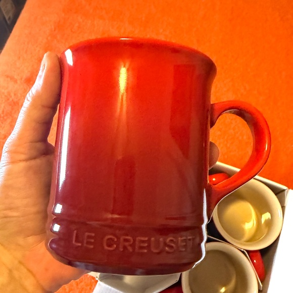 Le Creuset set of 4 classic stoneware mugs in Cerise (orange) NWT - Picture 5 of 9